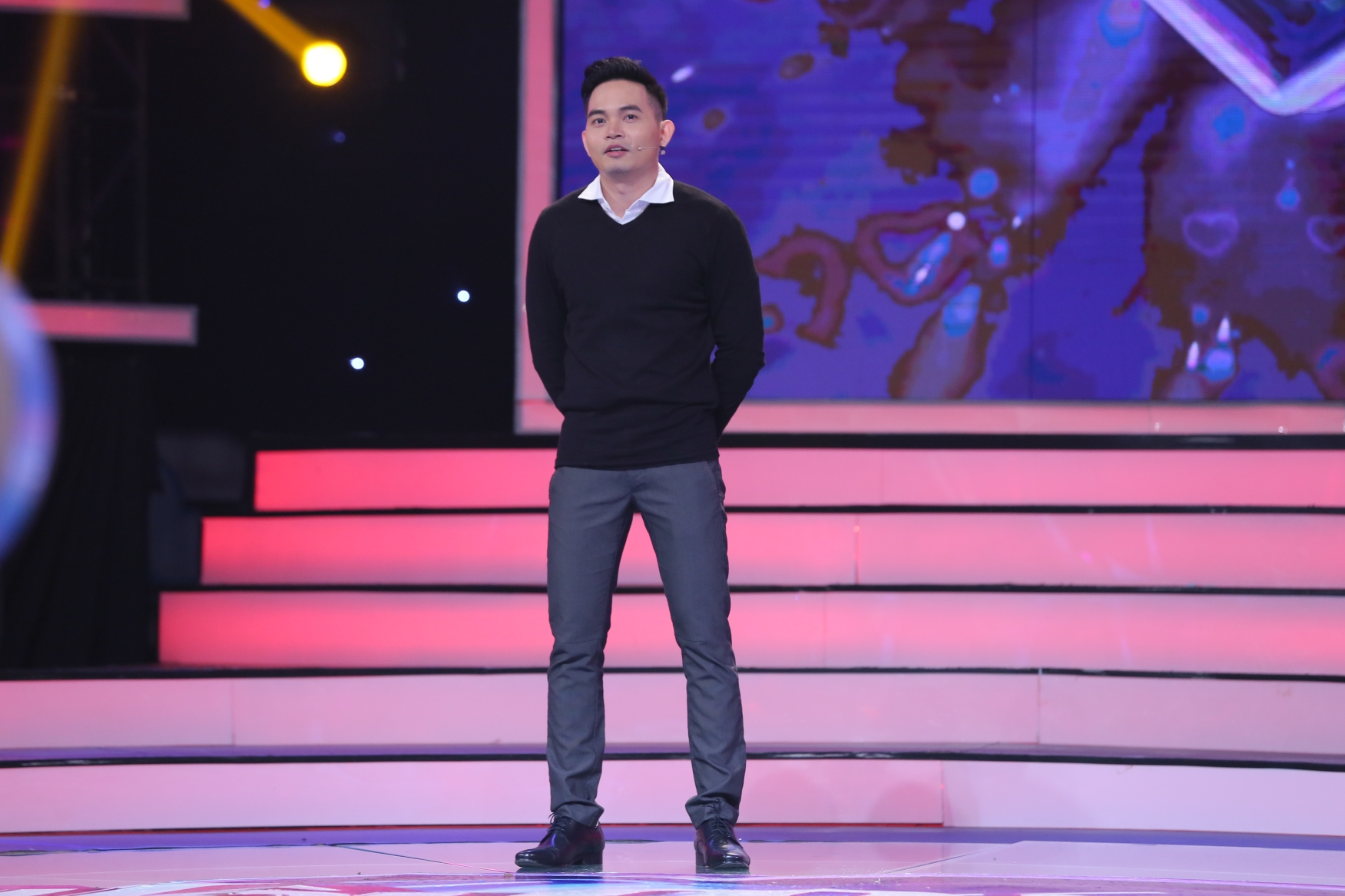 Lần đầu trên sân khấu Vì yêu mà đến, hai nàng hot girl cùng tranh giành một chàng trai-1