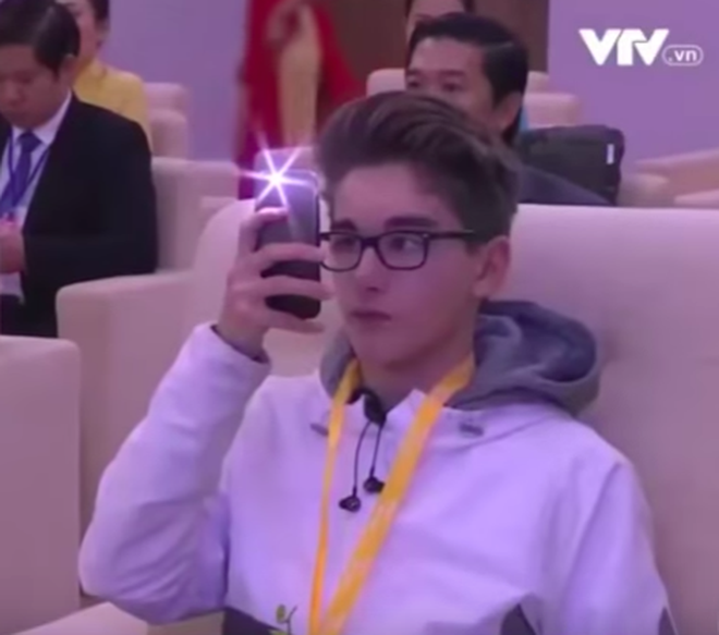 Tuyển tập trai đẹp Thời sự: Những anh chàng nổi tiếng chỉ sau 3s lên hình! - Ảnh 2.