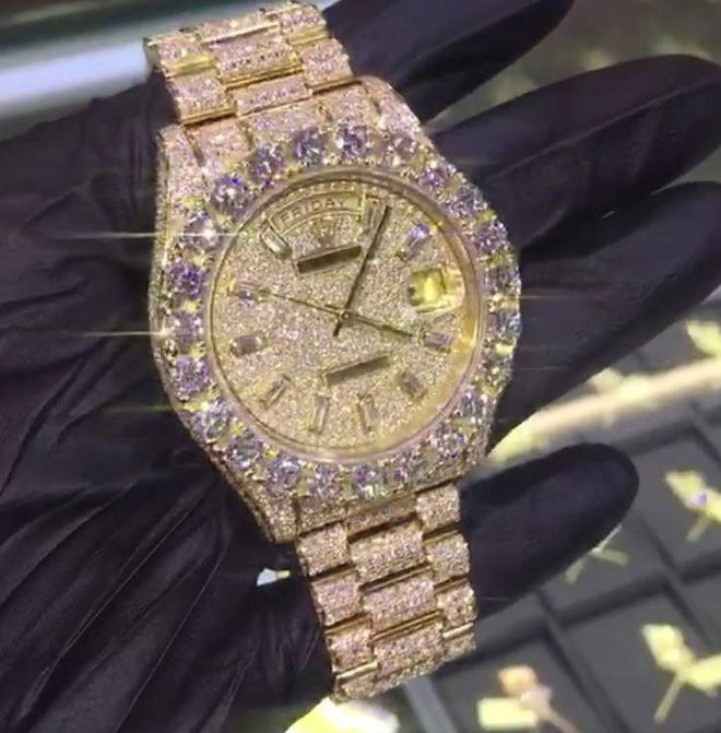 Hội con nhà giàu Đức "đốt tiền" với xe sang, phi cơ riêng và đồng hồ kim cương - Ảnh 1. Hội con nhà giàu Đức "đốt tiền" với xe sang, phi cơ riêng và đồng hồ kim cương - Ảnh 1.