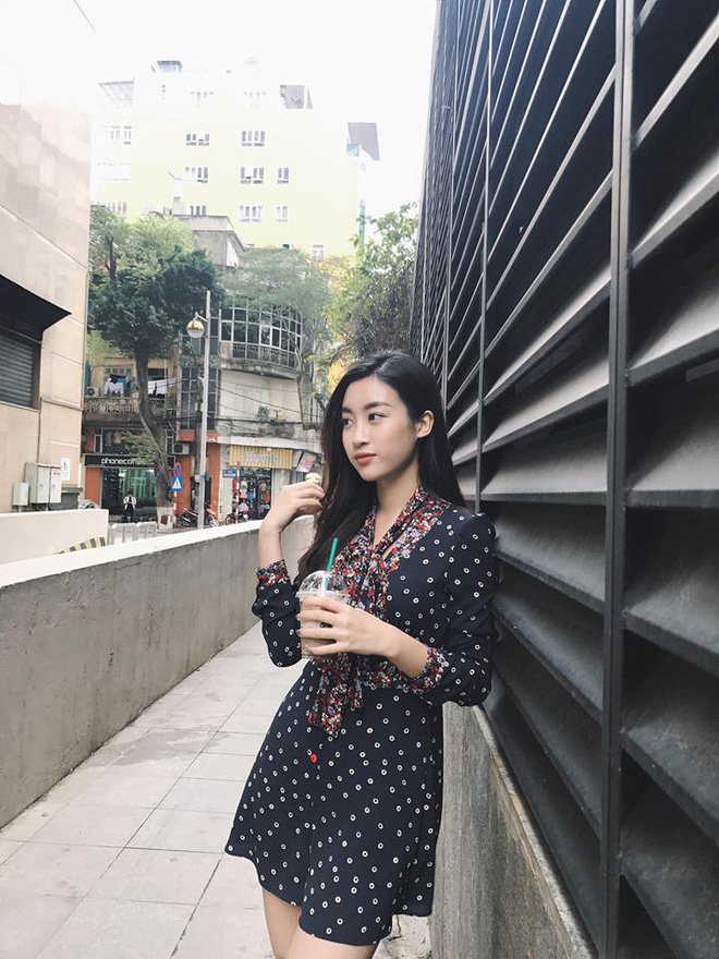 Hoa hậu Đỗ Mỹ Linh biến mất không dấu vết trong suốt trận đấu chung kết của đội tuyển U23 Việt Nam - Ảnh 2.