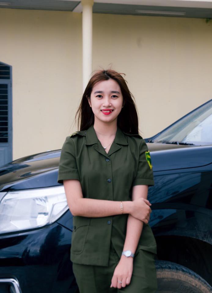 Nữ công an viên Đà Nẵng bất ngờ nổi tiếng vì xinh như hot girl - Ảnh 1.