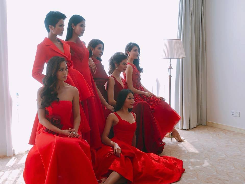 Hé lộ hậu trường chụp bộ ảnh đầu tiên của Top 3 Hoa hậu Hoàn vũ Việt Nam 2017 sau khi đăng quang! - Ảnh 1. Hé lộ hậu trường chụp bộ ảnh đầu tiên của Top 3 Hoa hậu Hoàn vũ Việt Nam 2017 sau khi đăng quang! - Ảnh 1.