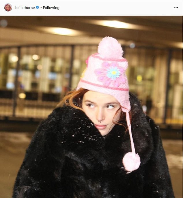 Công chúa Disney Bella Thorne bất ngờ tiết lộ bị lạm dụng tình dục từ bé cho tới năm 14 tuổi - Ảnh 1. Công chúa Disney Bella Thorne bất ngờ tiết lộ bị lạm dụng tình dục từ bé cho tới năm 14 tuổi - Ảnh 1.
