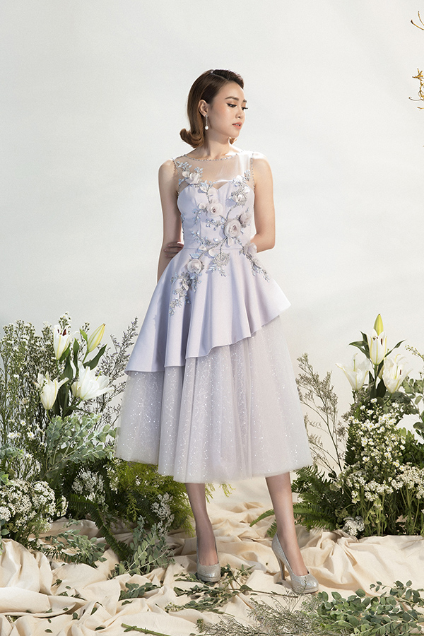 Trong bộ sưu tập mới nhất dành cho mùa xuân năm nay, Đỗ Long đã chọn hoạ tiết hoa hồng để tô điểm cho các kiểu váy tiệc tùng.