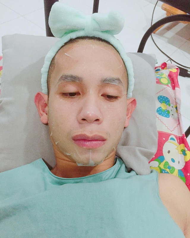 Tưởng Hồng Duy Pinky đầu têu trào lưu đắp mặt nạ, nào ngờ giới túc cầu vốn có một đại nam nhân... - Ảnh 1. Tưởng Hồng Duy Pinky đầu têu trào lưu đắp mặt nạ, nào ngờ giới túc cầu vốn có một đại nam nhân... - Ảnh 1.