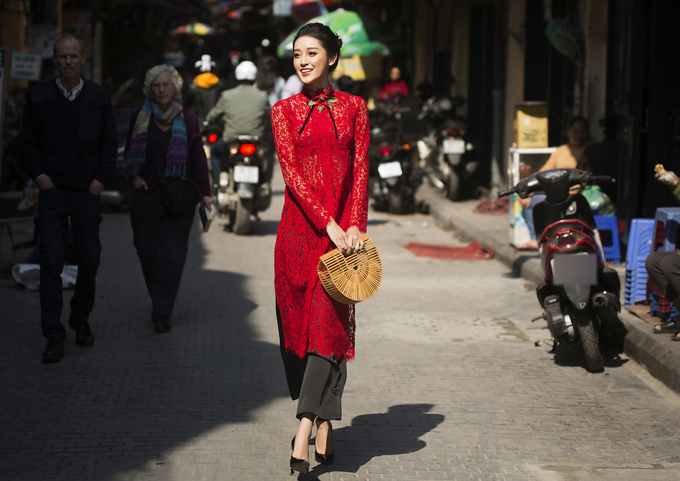 Huyền My mở đầu năm 2018 với vai trò hoàn toàn mới - nhà thiết kế thời trang.