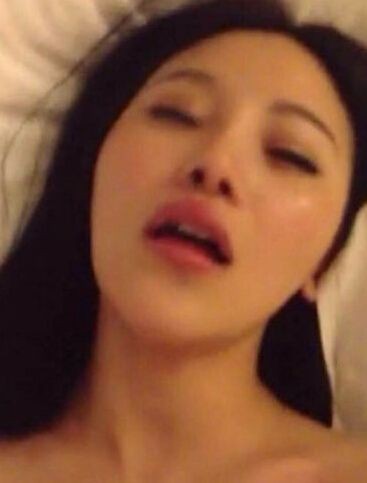 Sự thật đằng sau loạt hình ảnh được cho là từ clip nóng của Lý Tiểu Lộ - Ảnh 1.