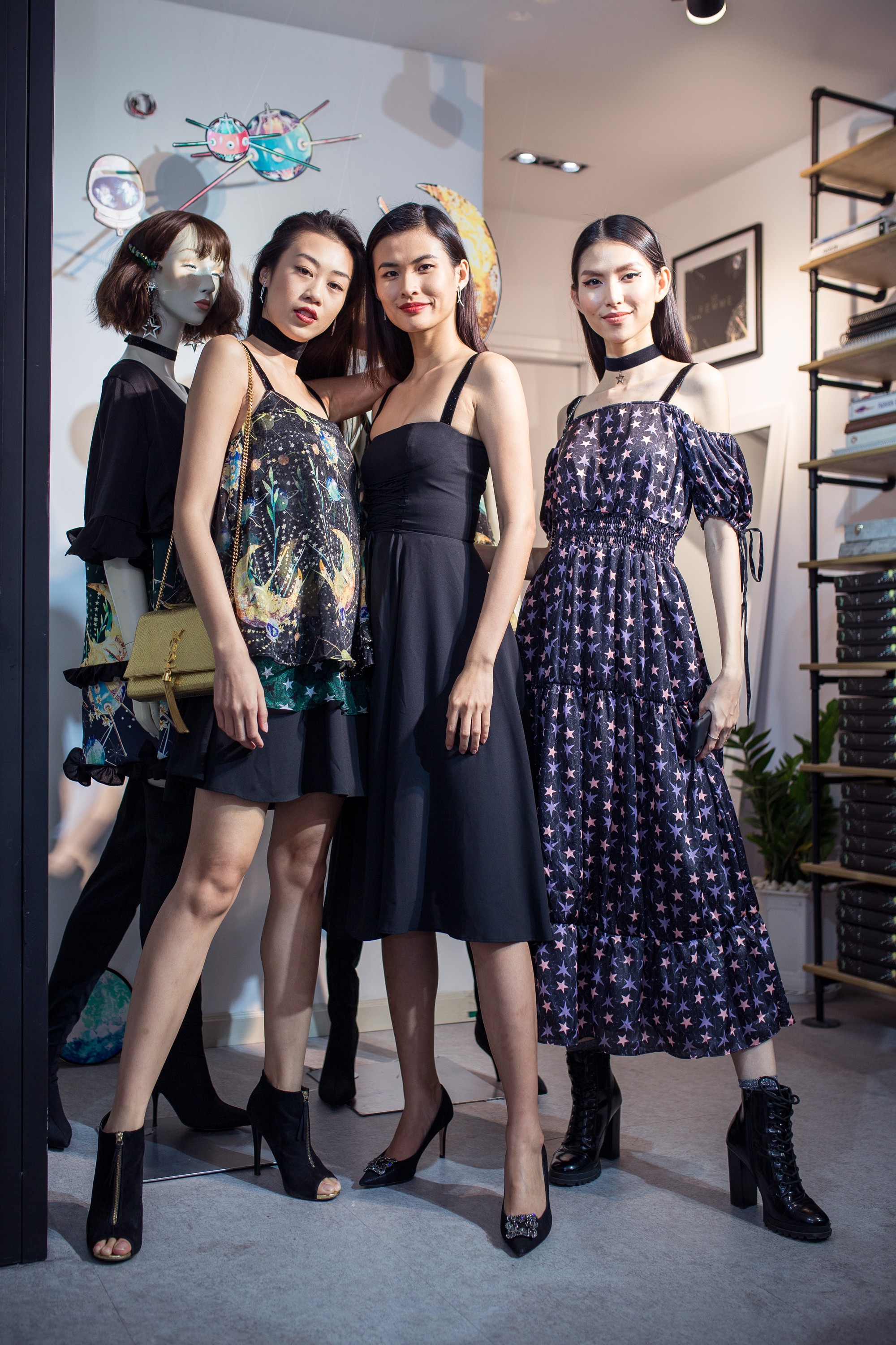 Phạm Quỳnh Anh, Tóc Tiên và team Sang đọ sắc, xinh đẹp rạng rỡ tại sự kiện - Ảnh 1. Phạm Quỳnh Anh, Tóc Tiên và team Sang đọ sắc, xinh đẹp rạng rỡ tại sự kiện - Ảnh 1.