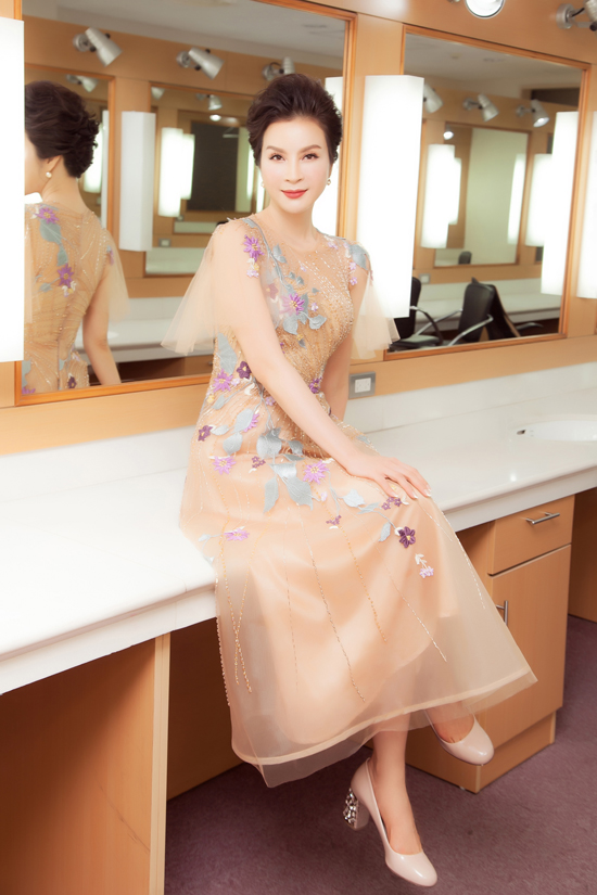 Thanh Mai bay ra Hà Nội để góp mặt trong chương trình Gặp gỡ diễn viên truyền hình của VTV. Đây là buổi giao lưu với dàn diễn viên Người phán xử, Sống chung với mẹ chồng, đồng thời giới thiệu một số bộ phim sắp lên sóng trong năm 2018 của Đài Truyền hình Việt Nam. Nữ MC cho biết, cô tham gia buổi ghi hình để quảng bá cho tác phẩm Tình khúc bạch dương mà cô đóng vai nữ chính.