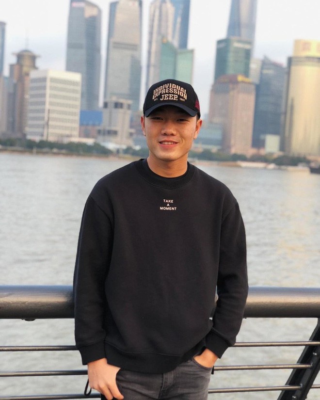 Nhận mình là "playboy" nhưng khi đứng cạnh Lan Khuê và Kaity Nguyễn lại như tượng gỗ thế Xuân Trường ơi? - Ảnh 1. Nhận mình là "playboy" nhưng khi đứng cạnh Lan Khuê và Kaity Nguyễn lại như tượng gỗ thế Xuân Trường ơi? - Ảnh 1.