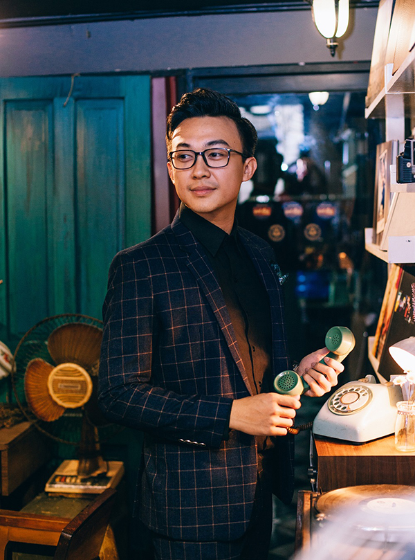 Phan Tô Ny làm MC của Đài truyền hình TP HCM và các sự kiện giải trí. Vì vậy, phong cách ăn mặc của anh cũng rất đa dạng.