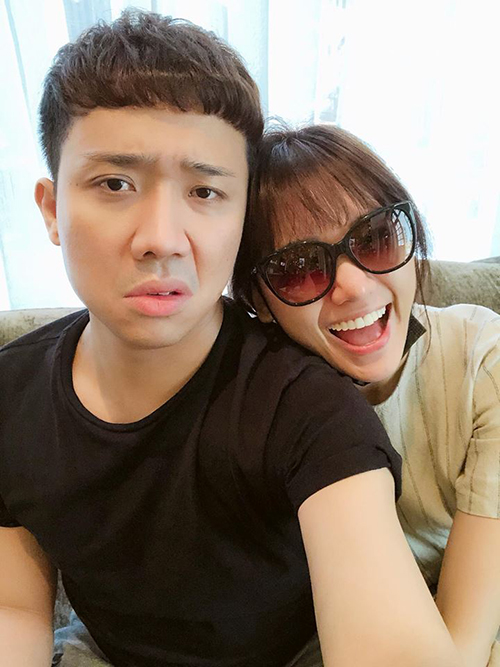 Bữa nay ai nhập bả, lên sân khấu nhảy cho dữ vô, rồi tự đập nguyên cái micro vô con mắt. Giờ bả nói bả là bệnh nhân, cần được chìu chuộng và chăm sóc, rồi hành tui sáng giờ nè. Chịu nổi hông?