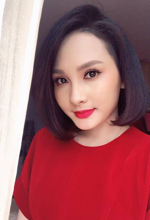 Bảo Thanh khoe mái tóc trẻ trung, tôn lên gương mặt thanh tú để đón Tết.