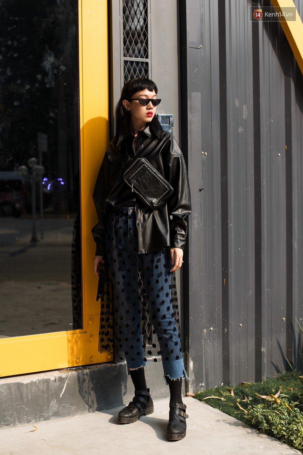 Street style 2 miền: Ra Tết, giới trẻ đã tích cực đọ độ swag với toàn những set đồ bụi bặm - Ảnh 1. Street style 2 miền: Ra Tết, giới trẻ đã tích cực đọ độ swag với toàn những set đồ bụi bặm - Ảnh 1.