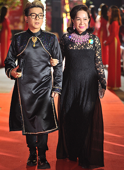 Vũ Hà và vợ trong sự kiện vào tháng 2. 