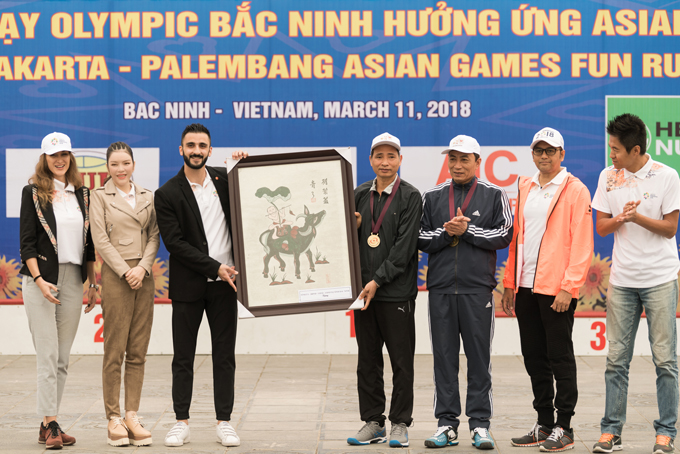 Ngày 11/3, Lý Nhã Kỳ dự ngày chạy Olympic Bắc Ninh, hưởng ứng ASIAD 2018. 