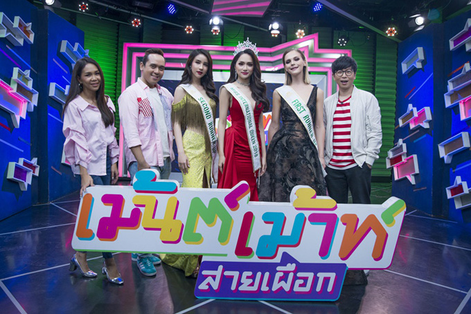 Sau khi di chuyển từ Pattaya về Bangkok (Thái Lan) sáng 12/3, Hương Giang cùng hai Á hậu của Hoa hậu Chuyển giới Quốc tế 2018 tham gia hai talkshow của hai kênh truyền hình lớn. 