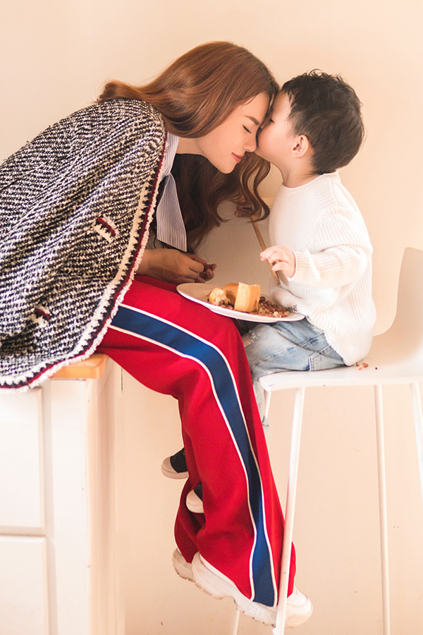 Sau ly hôn, Thu Thuỷ dồn tình thương cho con trai