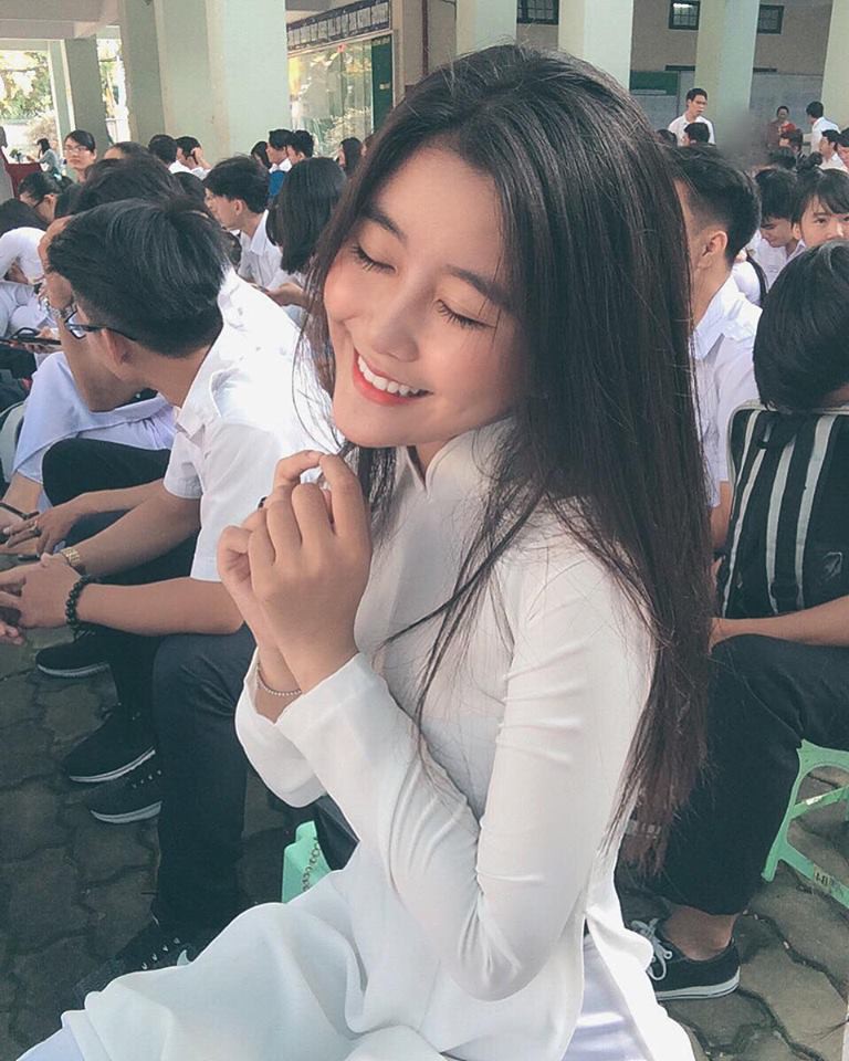 Nữ sinh Sài Gòn với vóc dáng gợi cảm được báo Hàn gọi là nữ thần không góc chết - Ảnh 1.