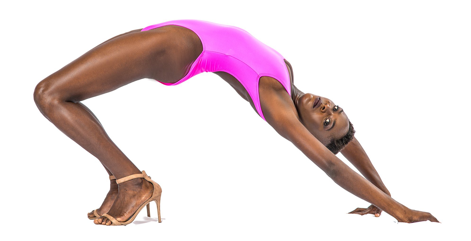 Uốn dẻo như tập yoga, nhìn mà đau người thay cho thí sinh Next Top Model! - Ảnh 1.