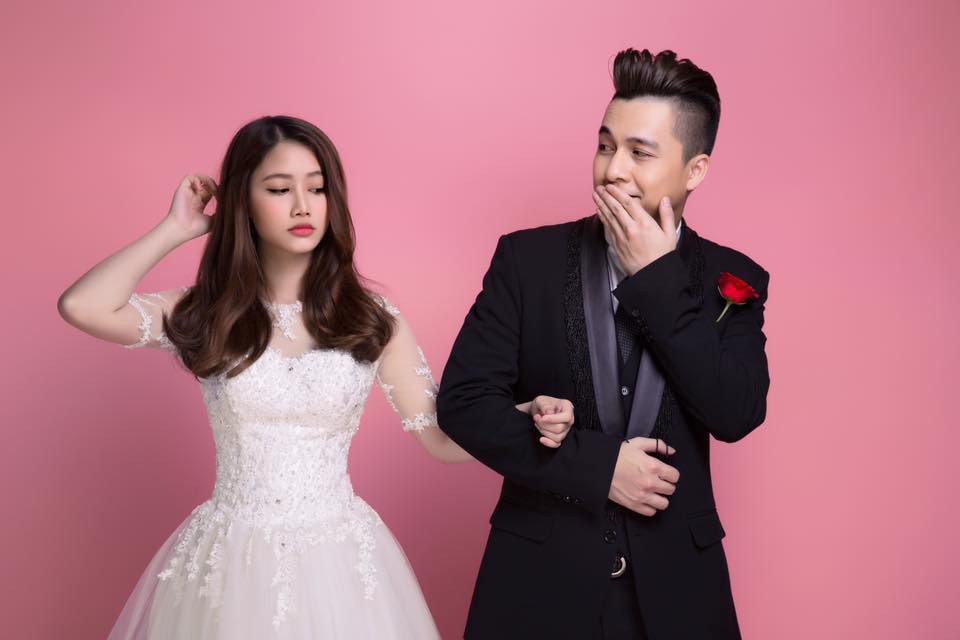 Hé lộ ảnh cưới ngọt ngào của Tiến Dũng (The Men) và bà xã 9X xinh đẹp - Ảnh 1. Hé lộ ảnh cưới ngọt ngào của Tiến Dũng (The Men) và bà xã 9X xinh đẹp - Ảnh 1.