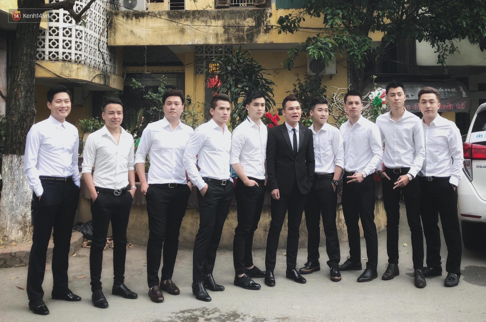 Điểm danh dàn trai Vbiz chưa vợ siêu hot trong đội bê tráp ăn hỏi của Khắc Việt - Ảnh 1. Điểm danh dàn trai Vbiz chưa vợ siêu hot trong đội bê tráp ăn hỏi của Khắc Việt - Ảnh 1.