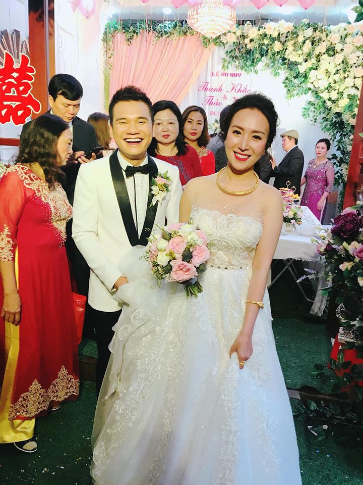 Khắc Việt rạng rỡ bên bà xã xinh đẹp tại đám cưới ở quê nhà Yên Bái - Ảnh 1.