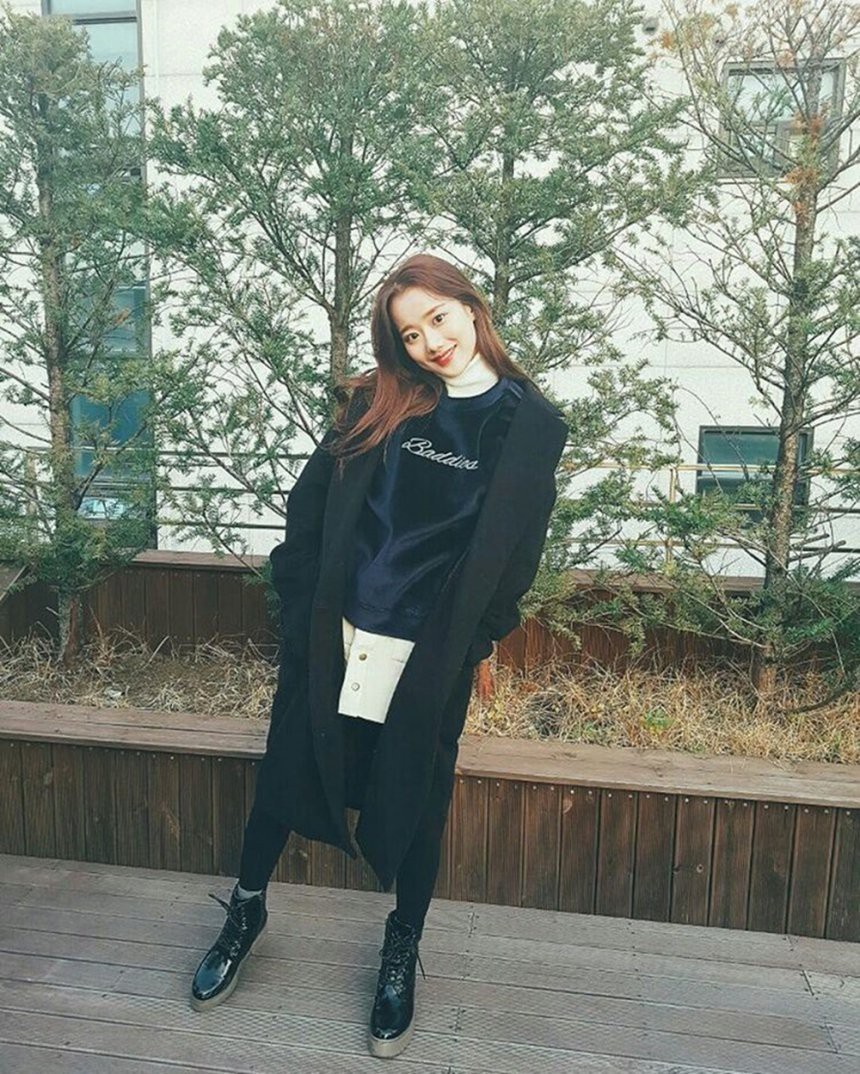 Thật trùng hợp, nhiều chàng trai Hàn Quốc đều muốn bạn gái mình mặc giống nữ idol này - Ảnh 1.