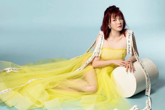 Hơn Kỳ Duyên 14 tuổi, nhưng Lý Nhã Kỳ lại nhìn cực trẻ trung khi cùng mặc thiết kế của Công Trí - Ảnh 1. Hơn Kỳ Duyên 14 tuổi, nhưng Lý Nhã Kỳ lại nhìn cực trẻ trung khi cùng mặc thiết kế của Công Trí - Ảnh 1.