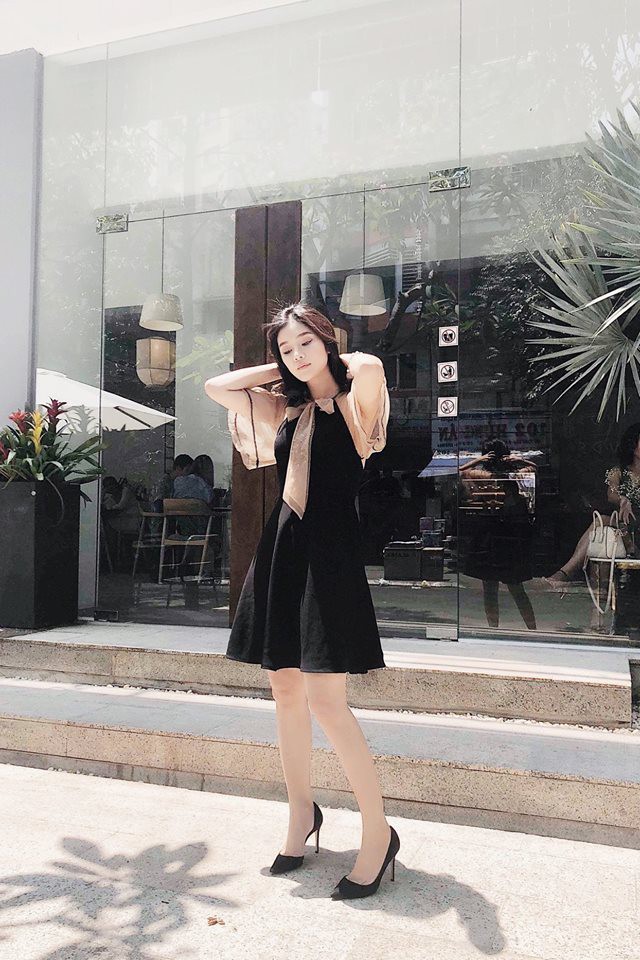 Hoàng Yến Chibi đụng” ngay đầm mà Hoàng Thùy Linh vừa diện cách đây vài ngày - Ảnh 1. Hoàng Yến Chibi đụng” ngay đầm mà Hoàng Thùy Linh vừa diện cách đây vài ngày - Ảnh 1.