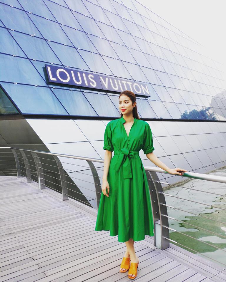 Hè chưa về mà các sao Việt đã lên đồ street style cực gắt, chặt nhau tưng bừng với sắc màu rực rỡ - Ảnh 1. Hè chưa về mà các sao Việt đã lên đồ street style cực gắt, chặt nhau tưng bừng với sắc màu rực rỡ - Ảnh 1.