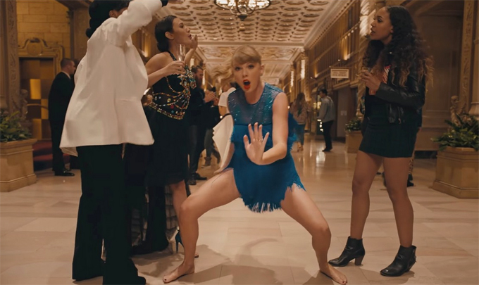 Taylor Swift trong MV.